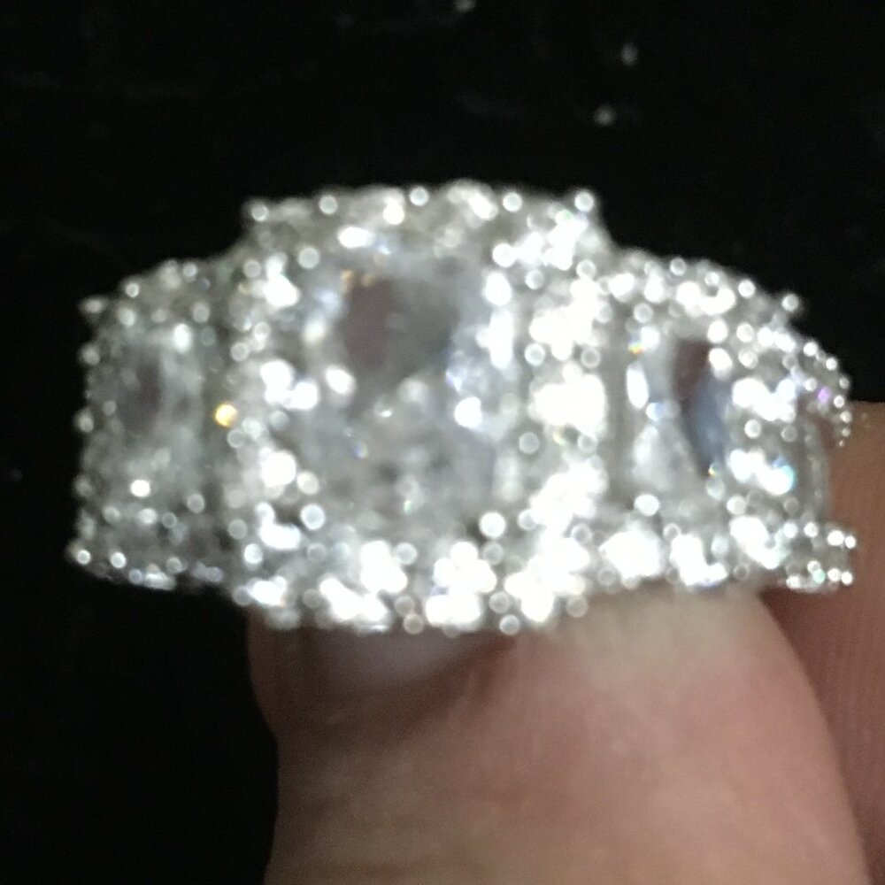 Beautiful Ring Size 7 - Picture 3 of 4